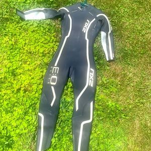2XU full body wet suit.